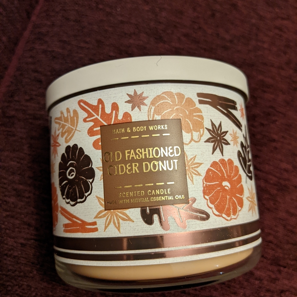 Old fashioned cider donut candle by bath and body works